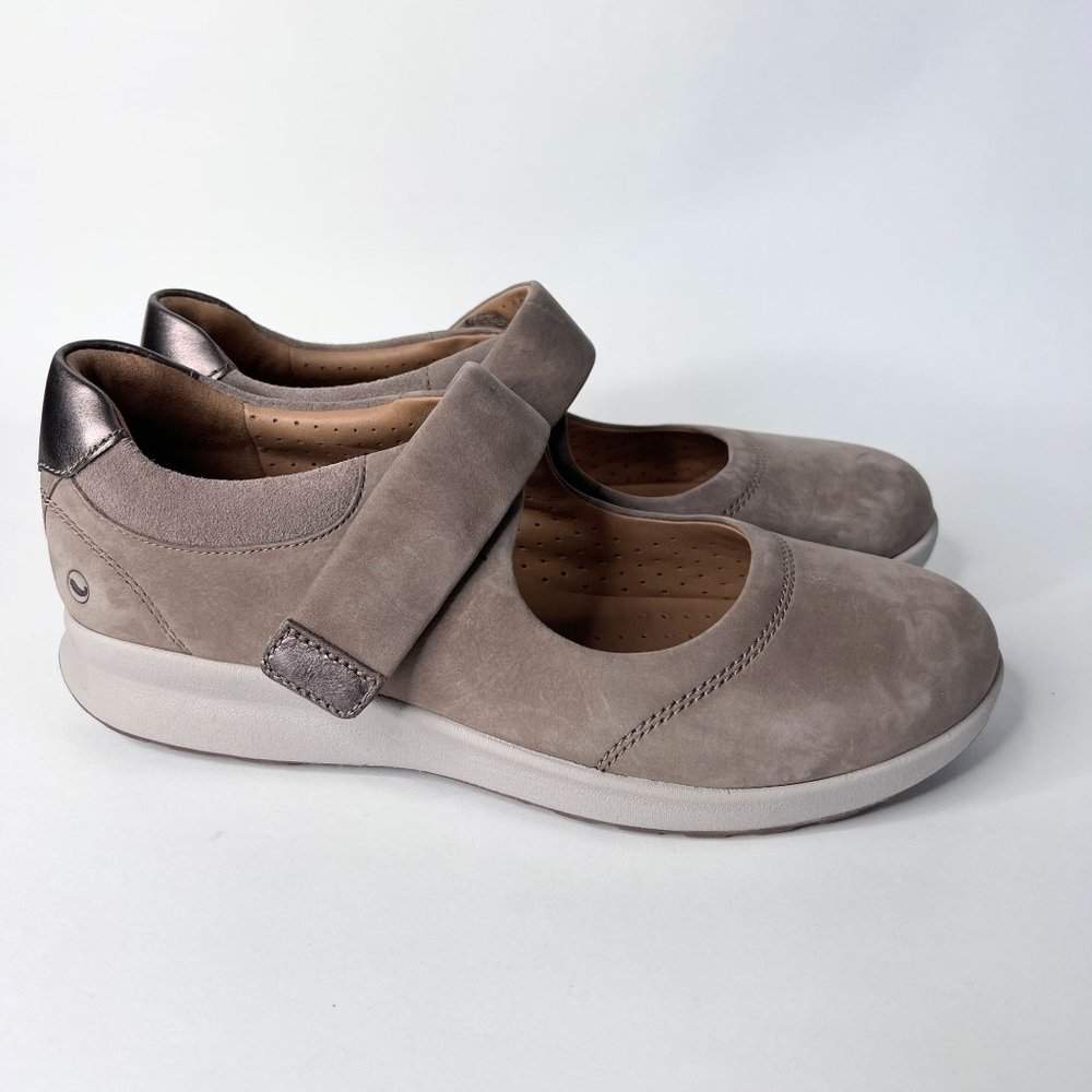 Clarks Unstructured Un Adorn Strap Mary Jane Flat Pebble Tan Women's 10W EUC